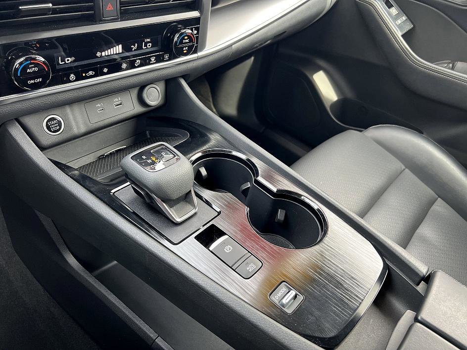 2023 Nissan Rogue SV photo 24