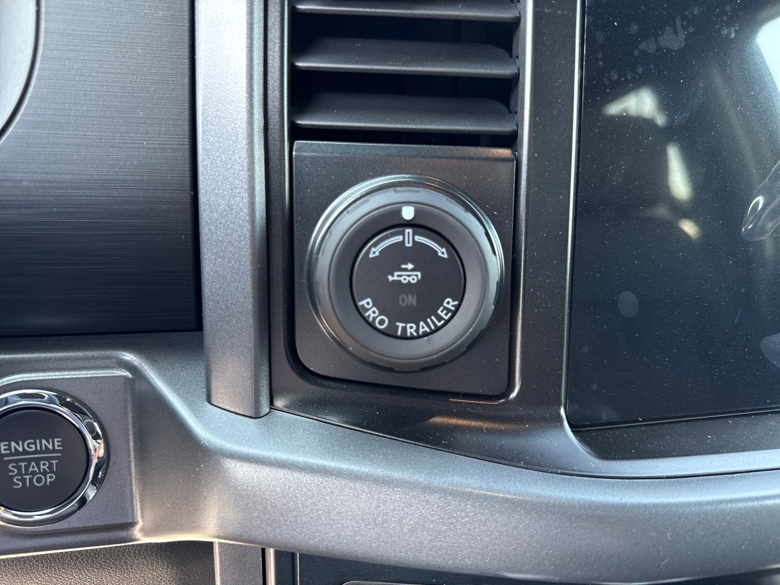 2025 Ford F-150 XLT photo 18