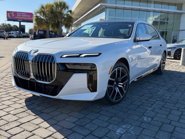 2025 BMW 7 Series 740i's photo