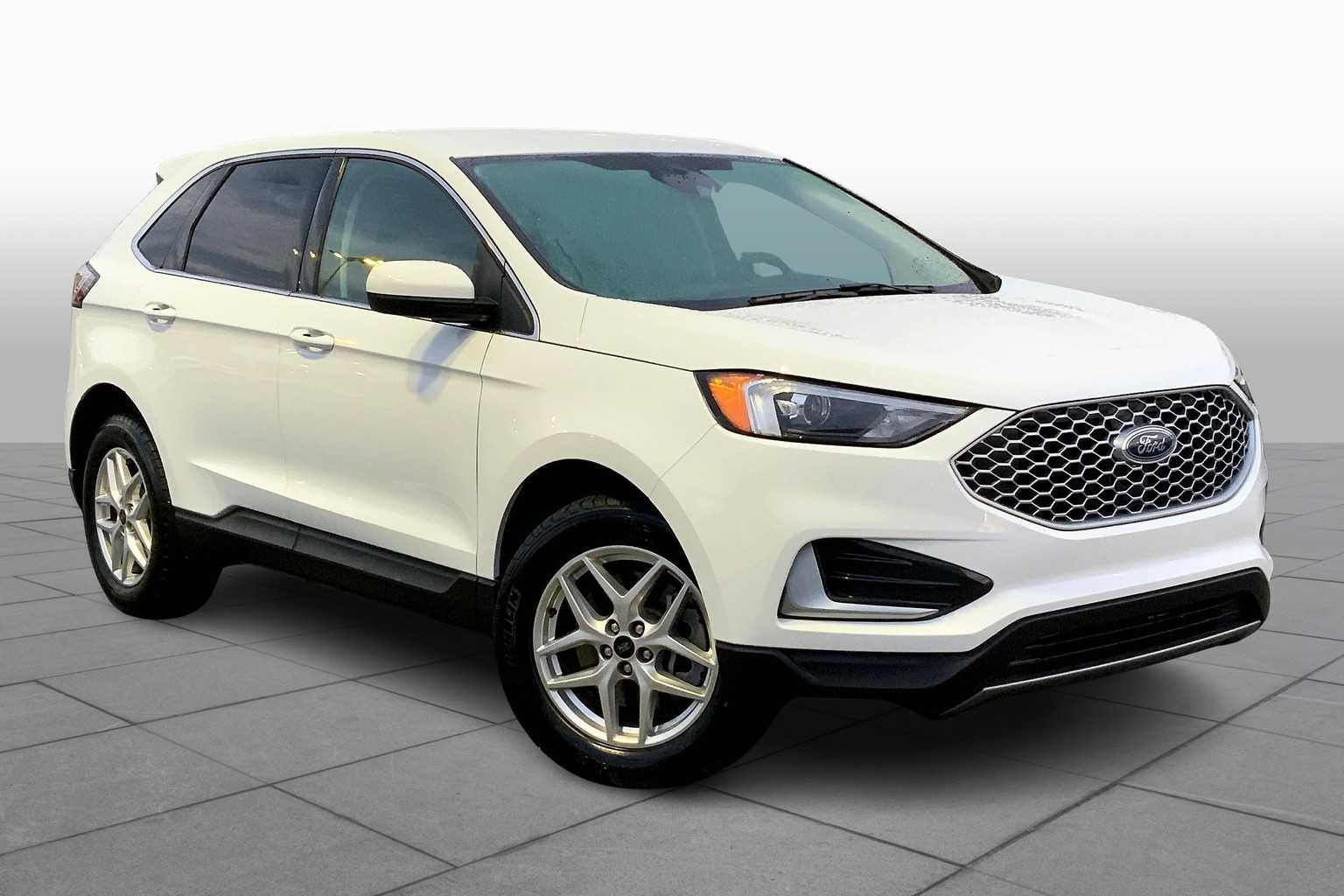 2024 Ford Edge SEL photo 2