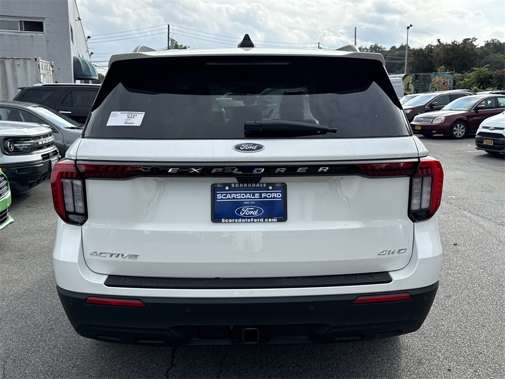 2025 Ford Explorer photo 4