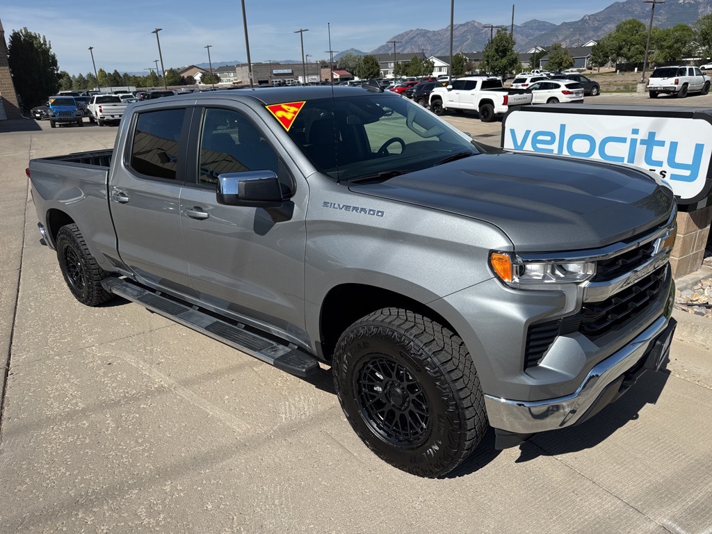 2024 Chevrolet Silverado 1500 LT's photo