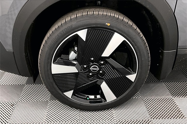 2025 Nissan Kicks SR photo 12