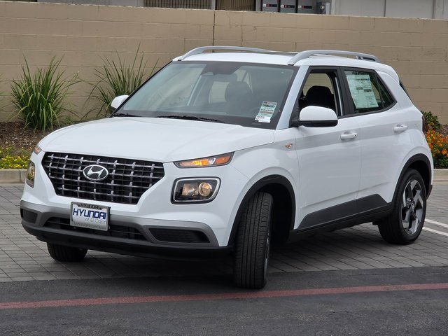 2025 Hyundai Venue SEL photo 4