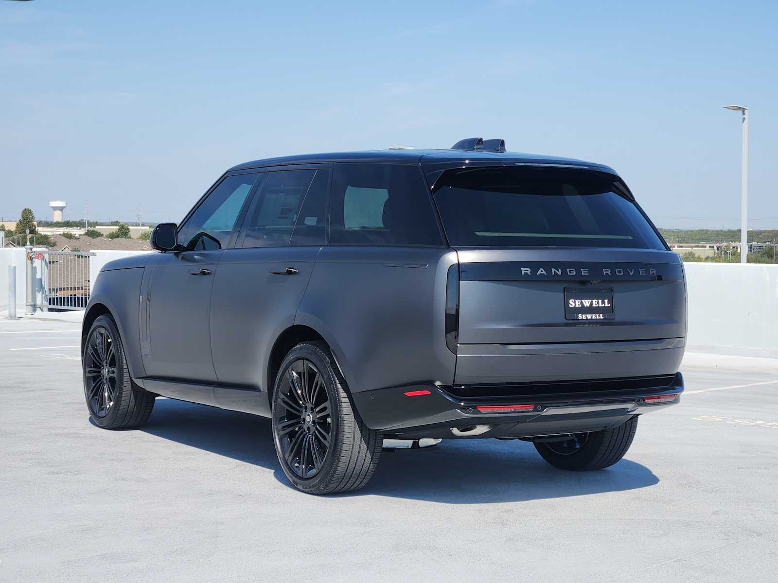 2025 Land Rover Range Rover SE photo 6