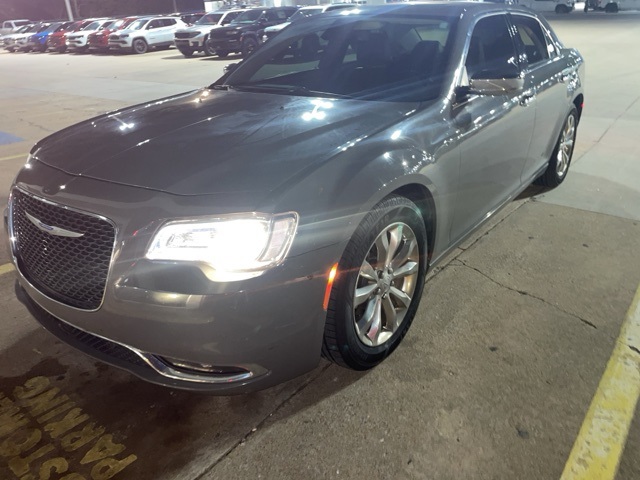 2019 Chrysler 300 Limited's photo