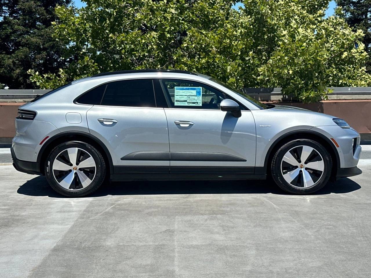 2025 Porsche Macan Electric photo 9