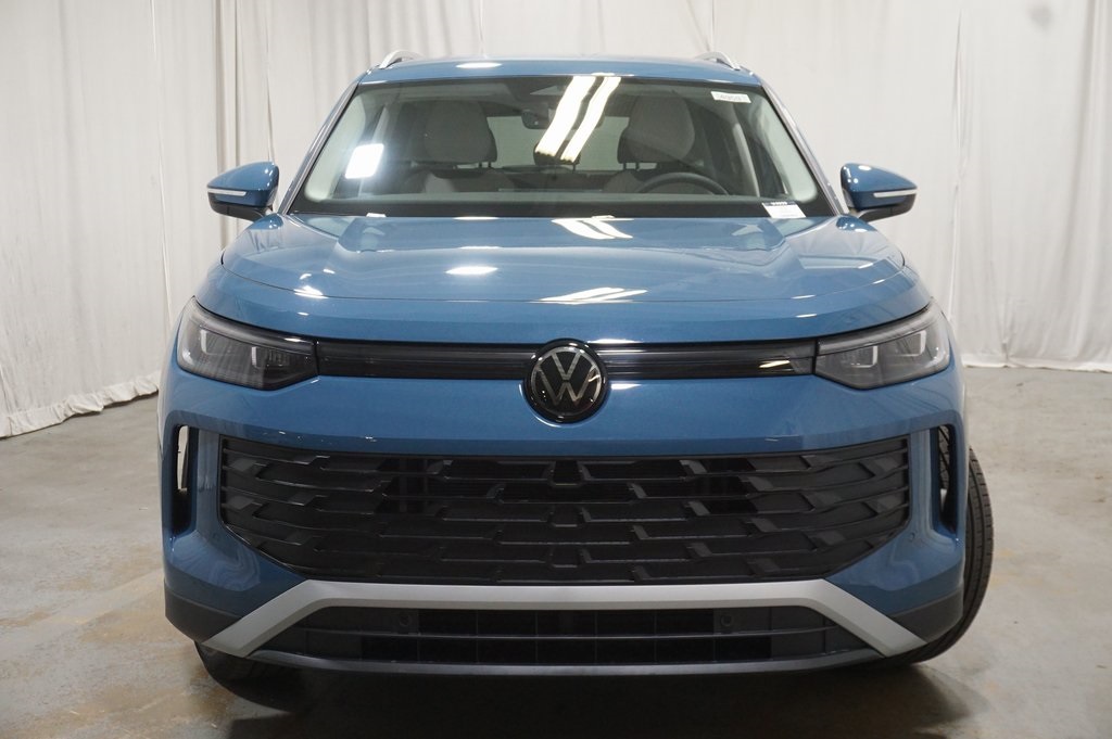 2025 Volkswagen Tiguan SE photo 3