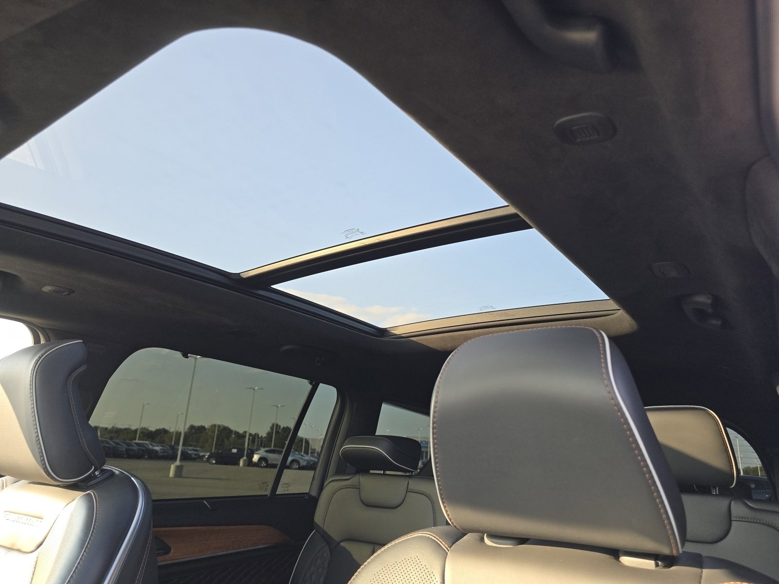 2021 Jeep Grand Cherokee L Summit Reserve photo 3