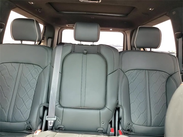 2023 Jeep Grand Wagoneer III photo 21