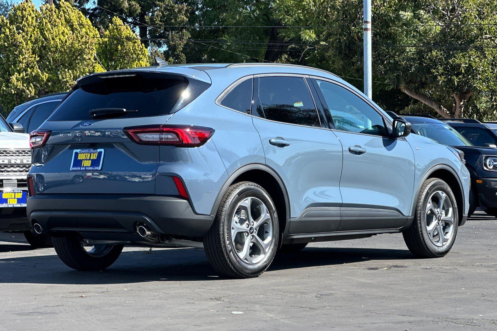 2025 Ford Escape ST-Line photo 2