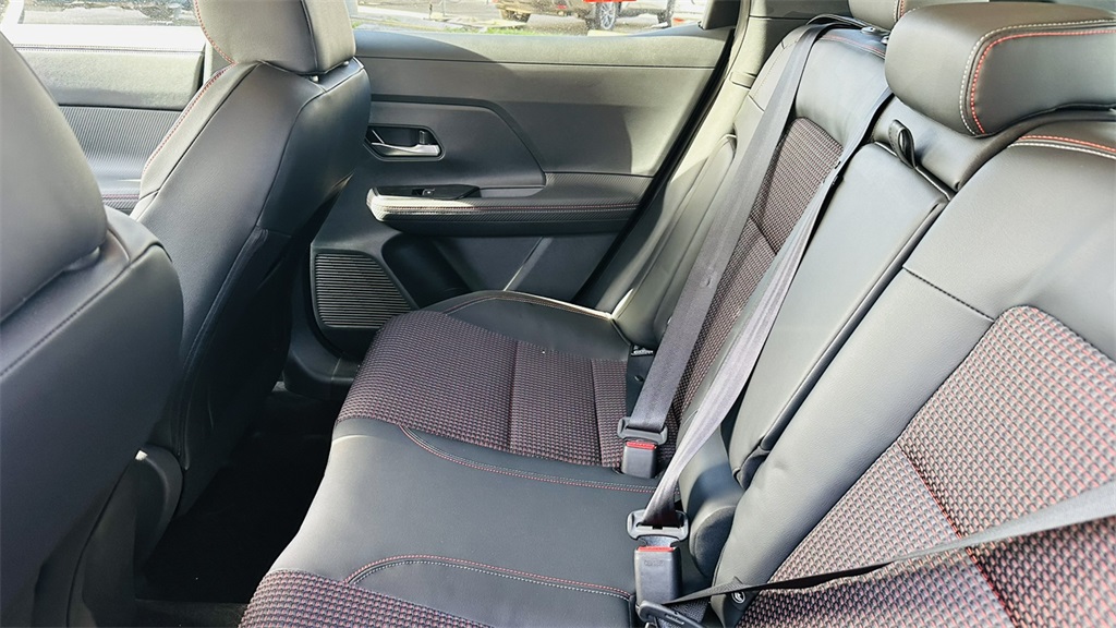 2026 Nissan Kicks SR photo 25