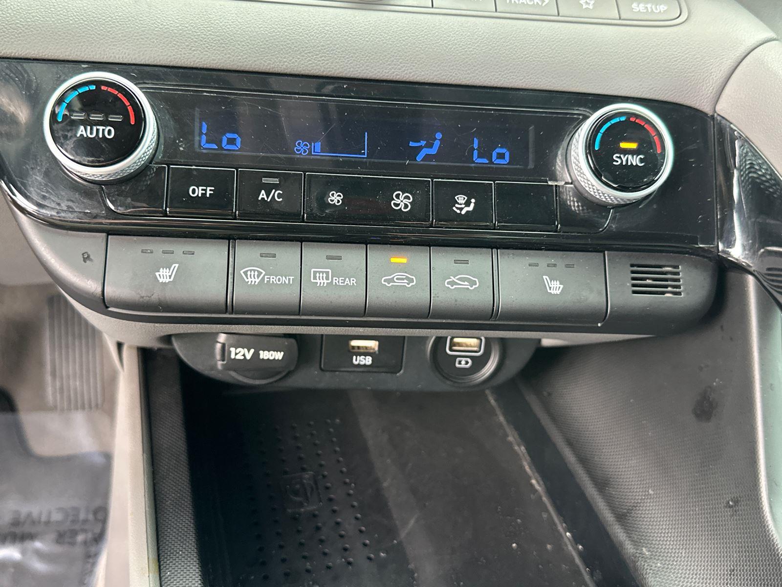 2023 Hyundai Elantra SEL photo 20