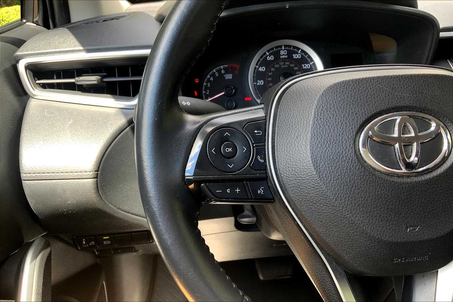 2022 Toyota Corolla Cross LE photo 22
