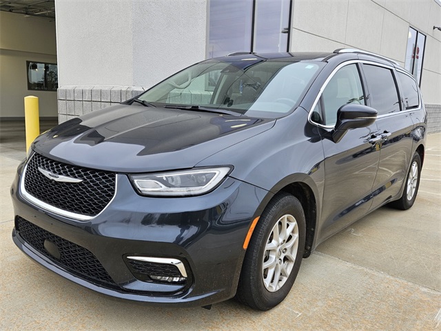 2021 Chrysler Pacifica Touring L photo 2