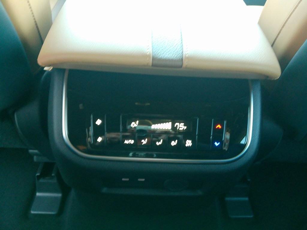 2025 Nissan Armada SL photo 35