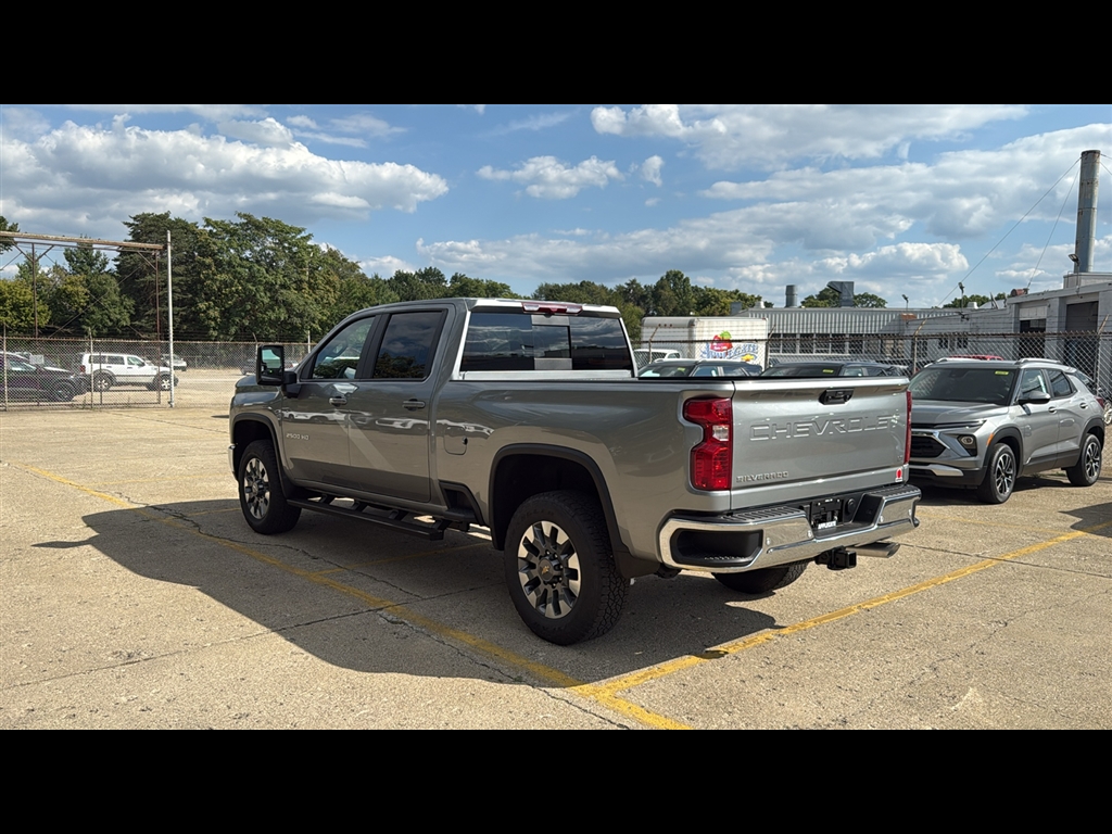 2026 Chevrolet Silverado LT photo 2