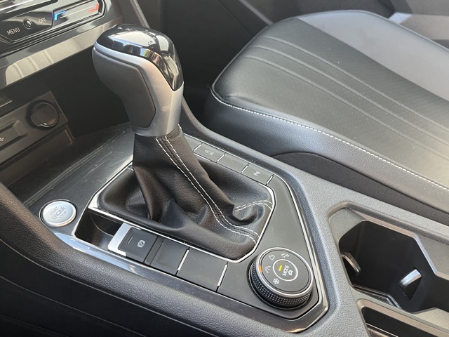 2024 Volkswagen Tiguan SE R-Line Black photo 42