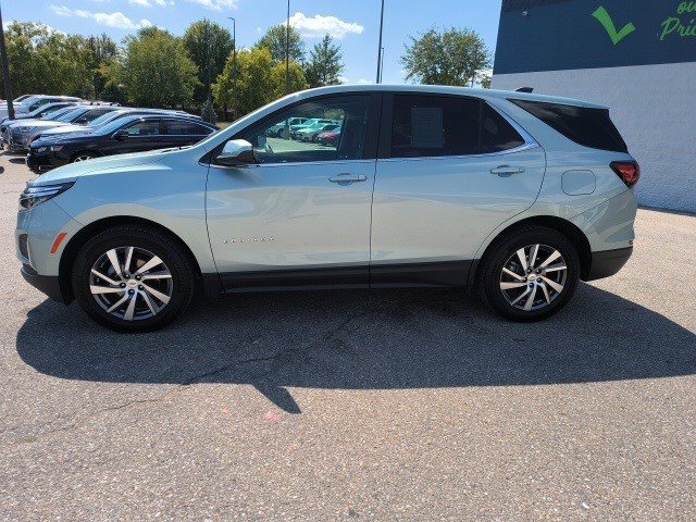 2022 Chevrolet Equinox LT photo 2