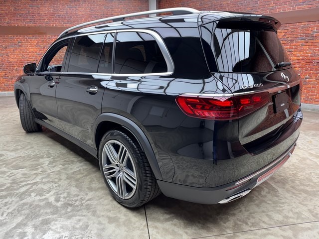 2025 Mercedes Benz GLS 450 4MATIC photo 2