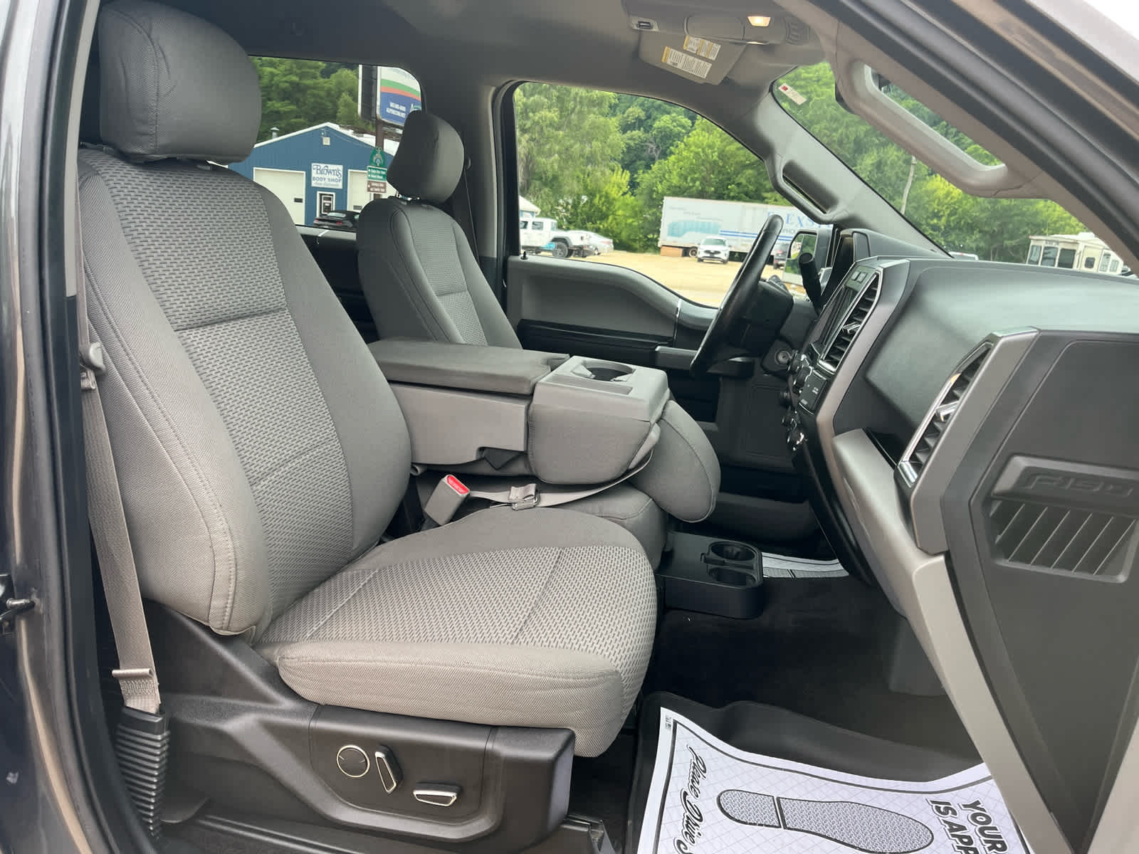 2017 Ford F-150 XLT photo 13