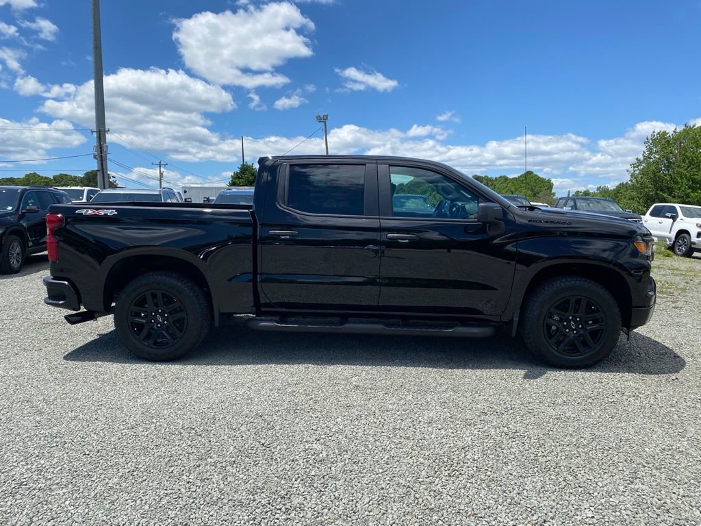 2025 Chevrolet Silverado 1500 Custom photo 2
