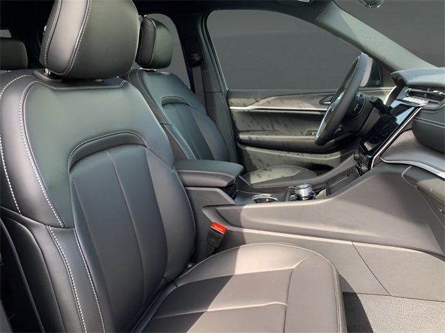 2025 Jeep Grand Cherokee Limited photo 30