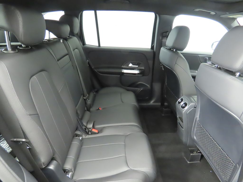 2025 Mercedes Benz GLB 250 photo 22