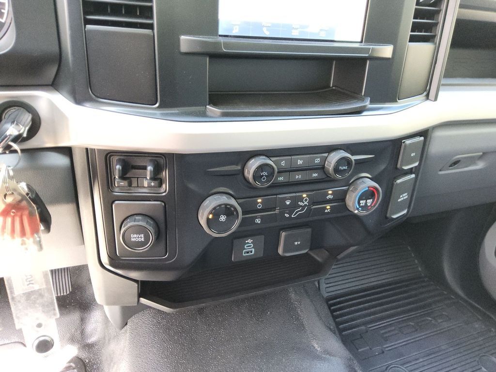 2024 Ford F-550 photo 12