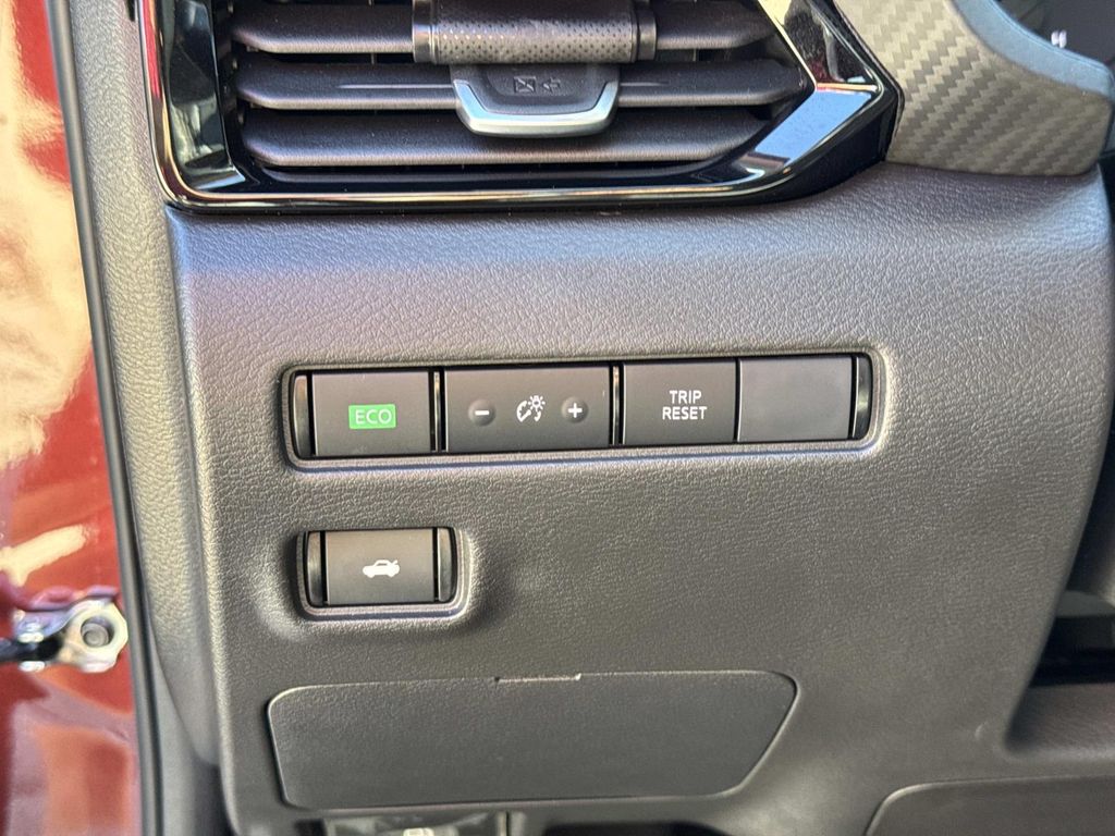 2025 Nissan Sentra SV photo 18