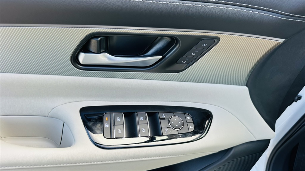 2025 Nissan Murano SL photo 15
