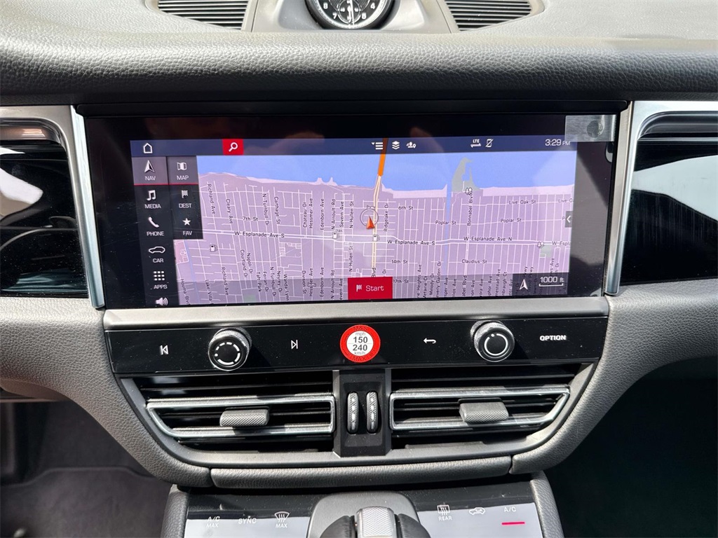 2024 Porsche Macan T photo 27