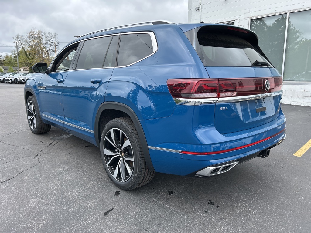 2025 Volkswagen Atlas SEL Premium R-Line photo 3
