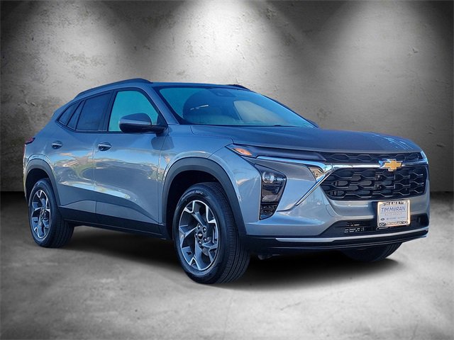 2026 Chevrolet Trax LT photo 2