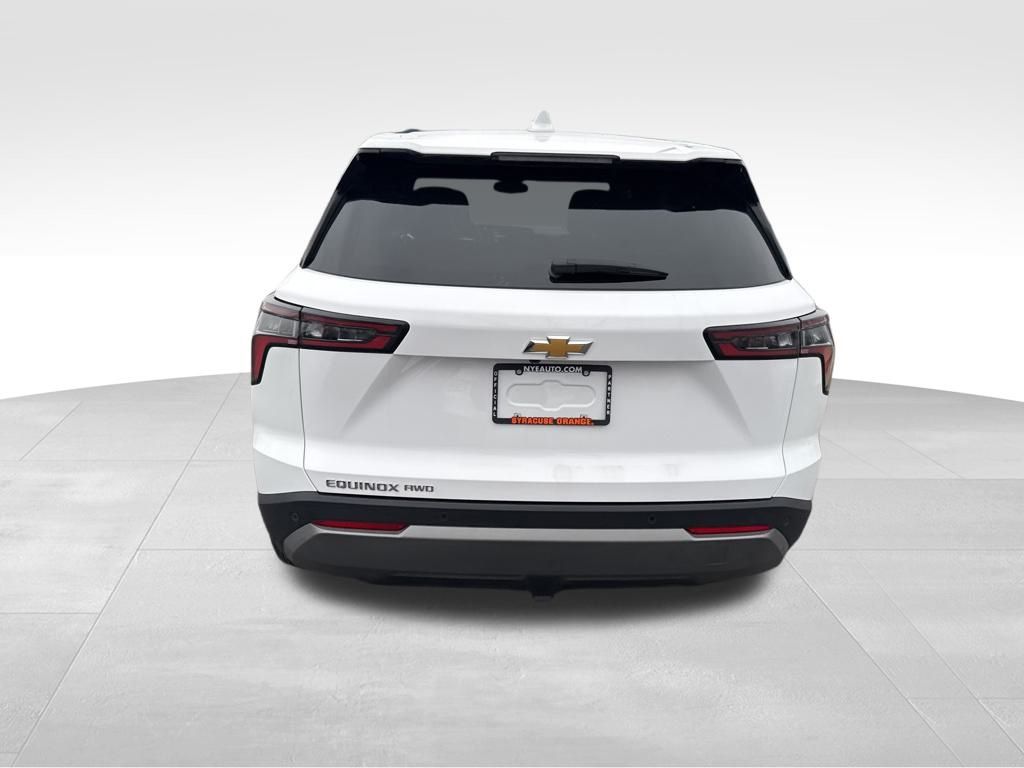 2025 Chevrolet Equinox LT photo 4