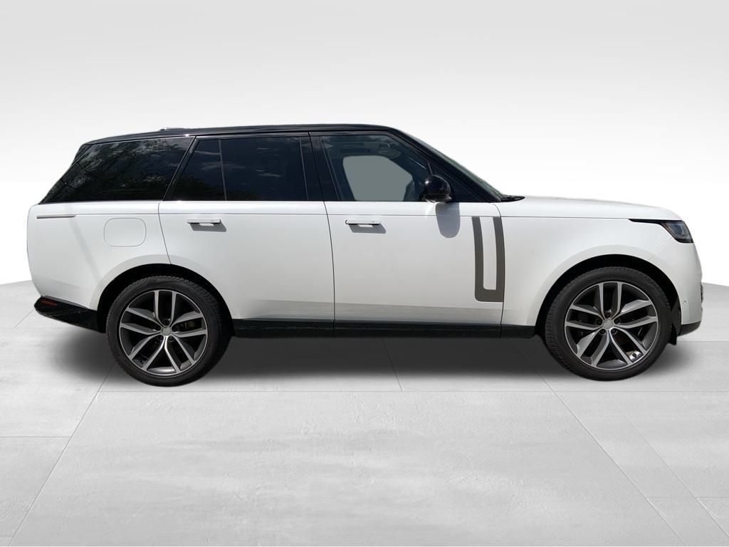 2024 Land Rover Range Rover SE photo 4