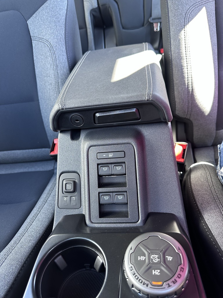 2025 Ford Bronco Base photo 14