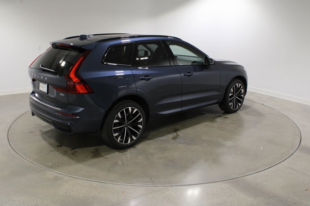 2026 Volvo XC60 B5 photo 2