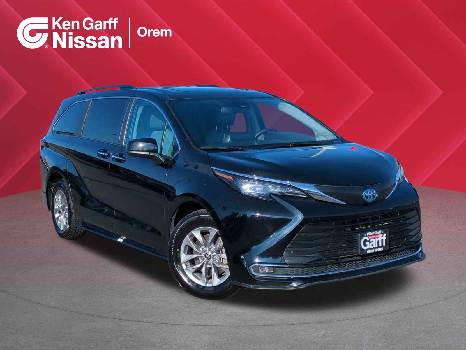 2024 Toyota Sienna XLE's photo