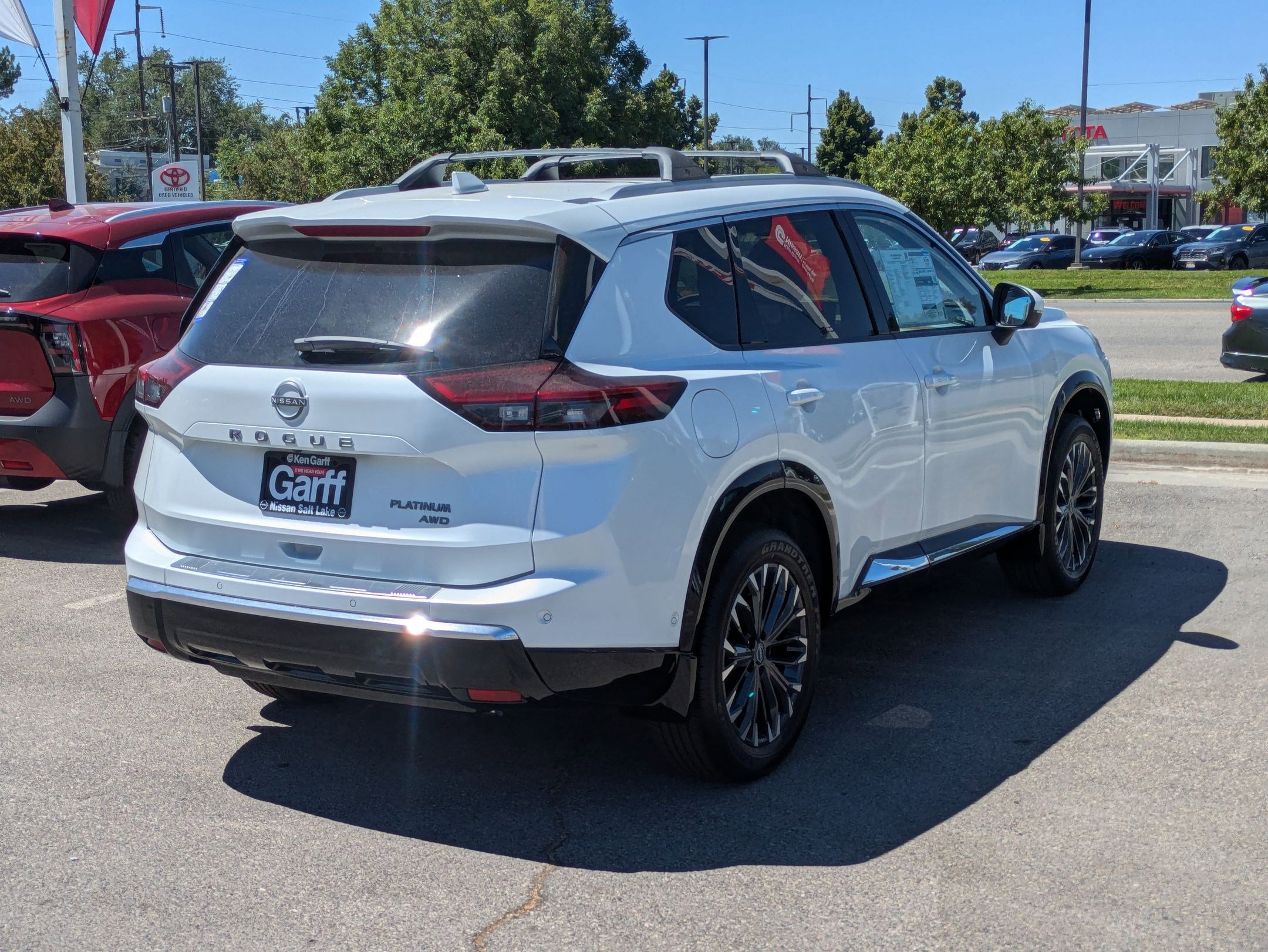 2025 Nissan Rogue Platinum photo 3