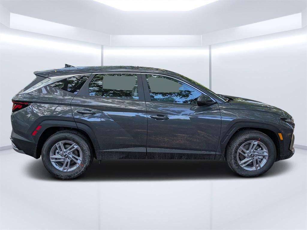 2025 Hyundai Tucson SE photo 2