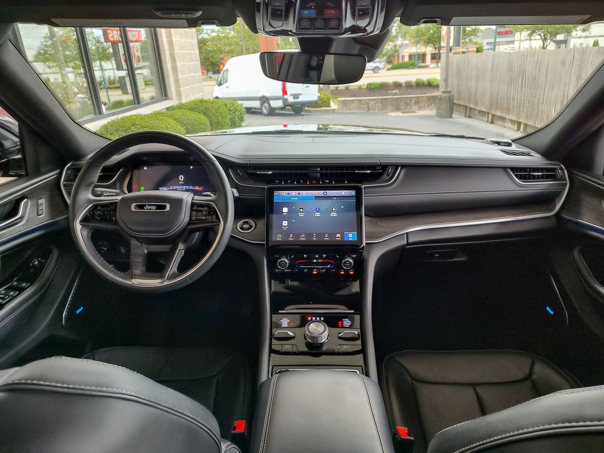 2022 Jeep Grand Cherokee Overland photo 4