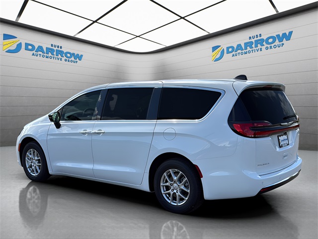 2026 Chrysler Pacifica photo 3