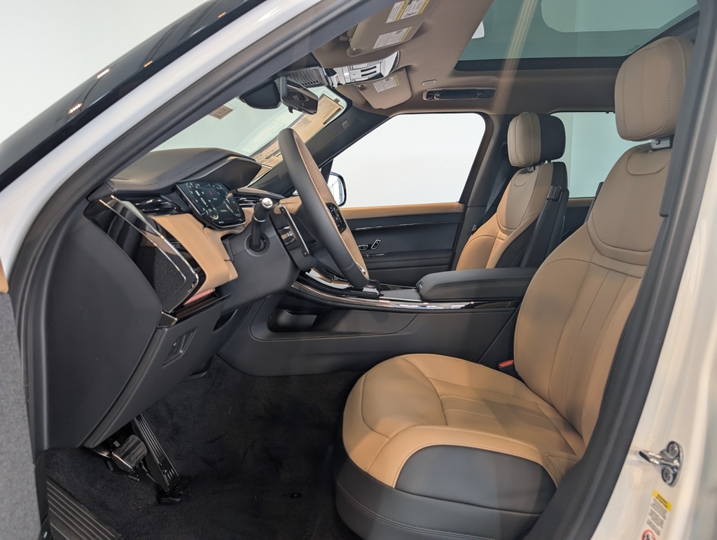 2025 Land Rover Range Rover Sport SE photo 9