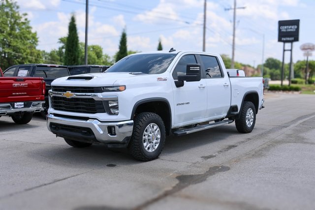 Used 2024 White Chevrolet LT image 2