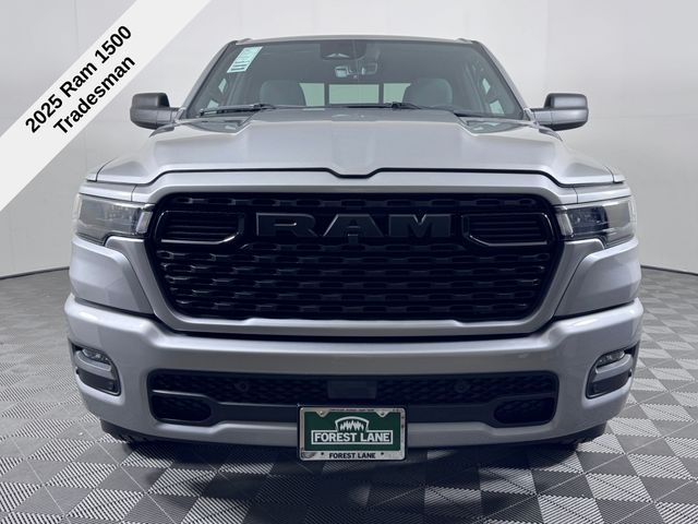 2025 Ram 1500 Tradesman photo 3