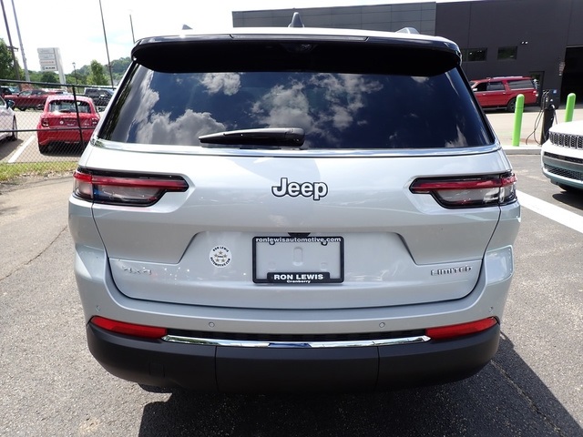 2025 Jeep Grand Cherokee Limited photo 3