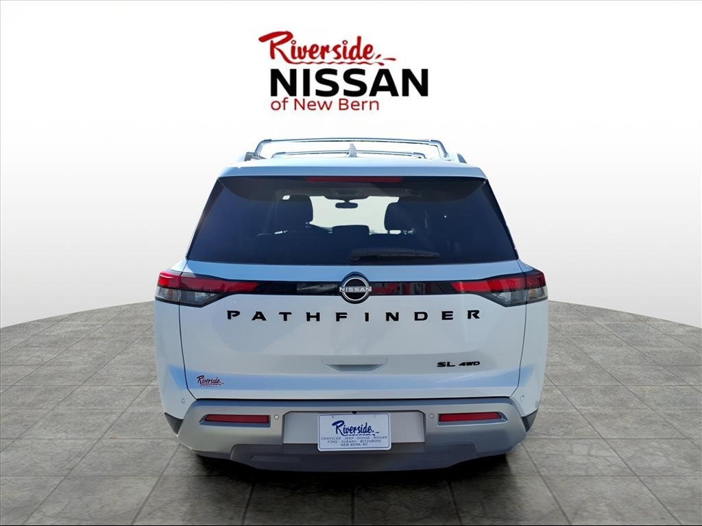 2025 Nissan Pathfinder SL photo 2