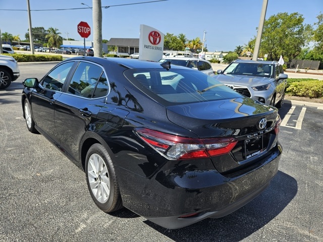 2023 Toyota Camry LE photo 5