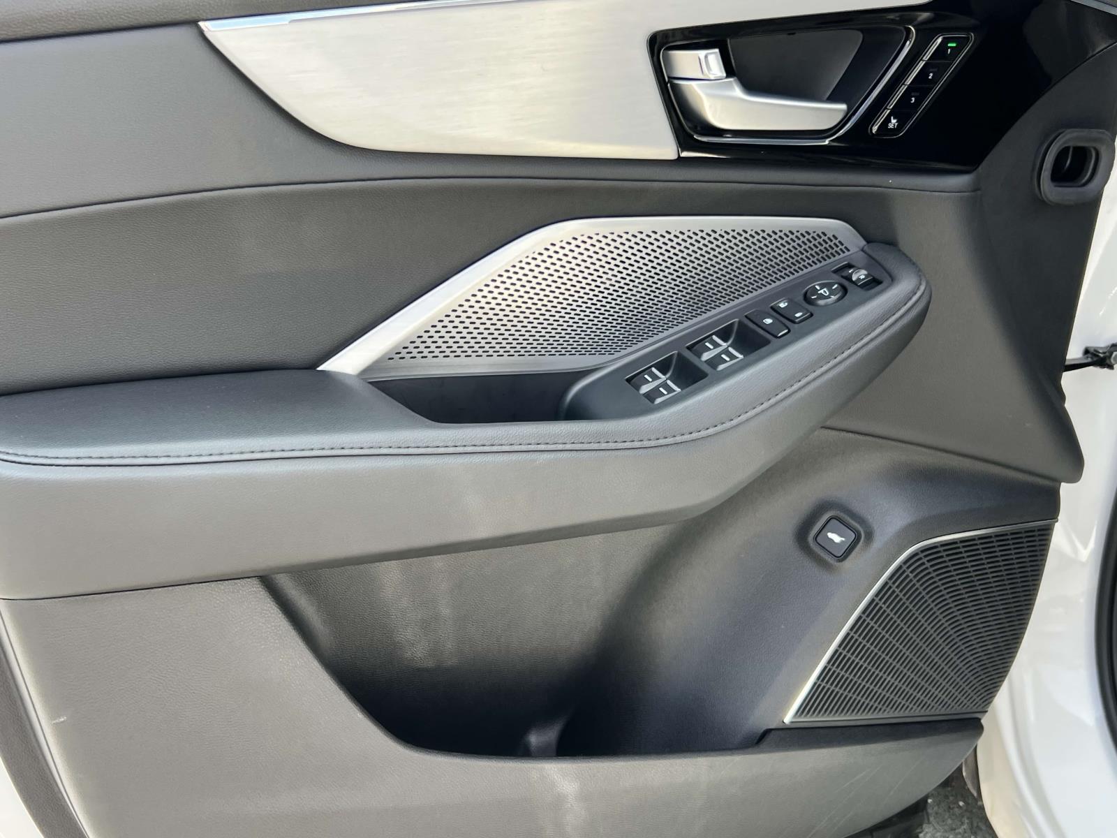 2025 Acura MDX SH-AWD photo 16